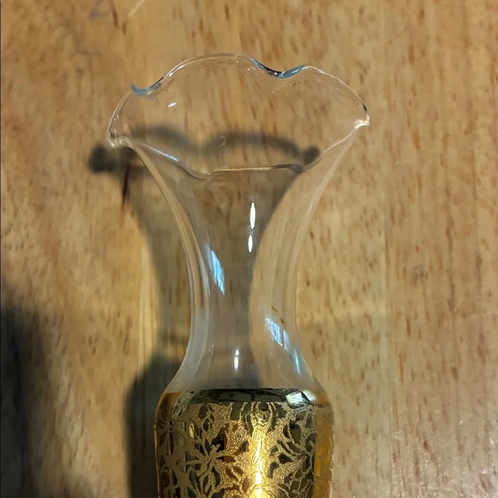 Elegant Gold Floral Vase - Picture 2 of 6